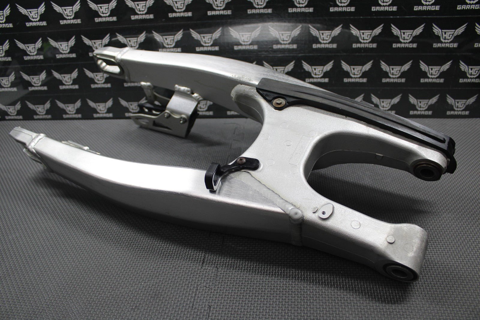 2020 SUZUKI 19 - 21 RMZ250 OEM SWINGARM SWING ARM SUSPENSION 61000 - 46K00 GOOD! - hggarage