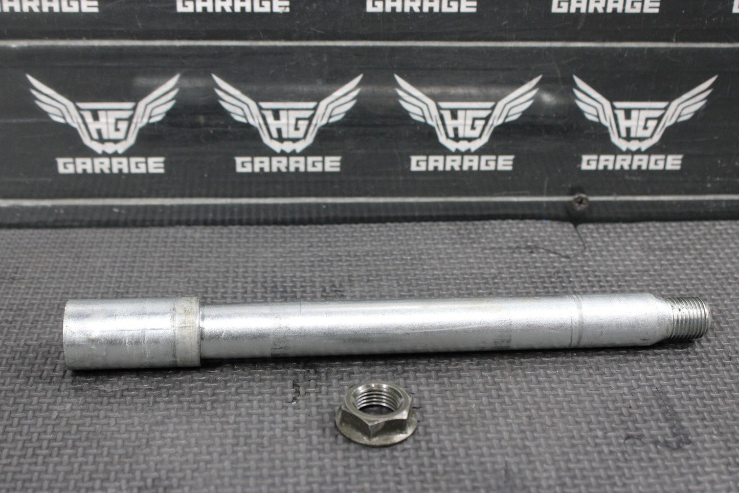 2005 YAMAHA YZ450F OEM FRONT WHEEL RIM AXLE PIVOT BOLT 1C3 - 25181 - 00 - 00 MINT! - hggarage