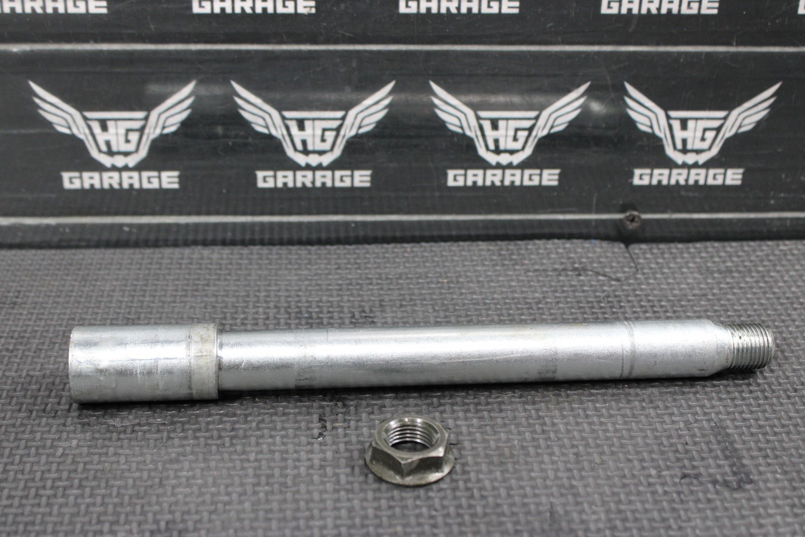 2005 YAMAHA YZ450F OEM FRONT WHEEL RIM AXLE PIVOT BOLT 1C3 - 25181 - 00 - 00 MINT! - hggarage