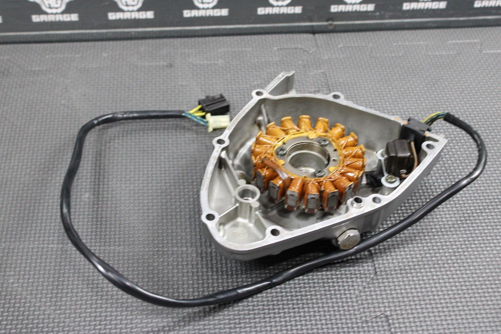 2005 SUZUKI DR200SE OEM LEFT SIDE ENGINE MOTOR STATOR GENERATOR MAGNETO COVER - hggarage