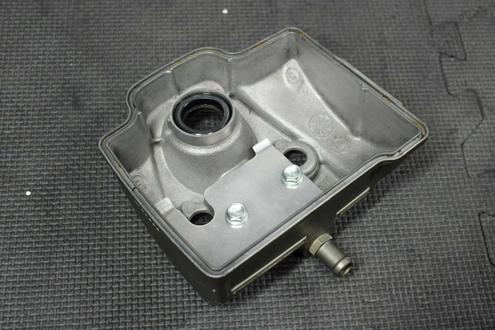 2005 Honda 04 - 08 CRF250R OEM Engine Motor Cylinder Head Cover Valve Cover - hggarage