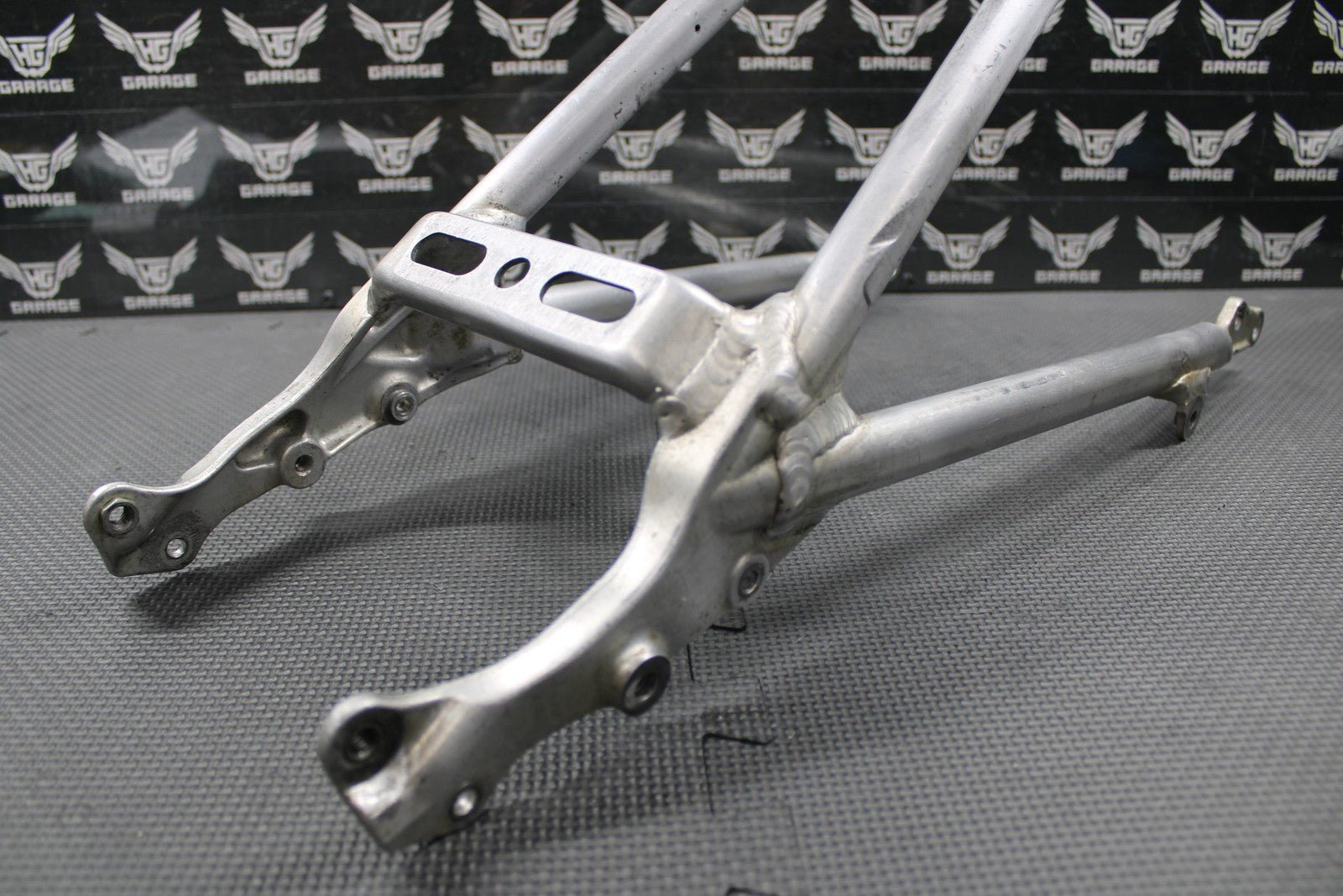 2008 06 - 09 HONDA CRF250R OEM REAR BACK FRAME SUBFRAME DUAL MUFFLER 50200 - KRN - 850 - hggarage