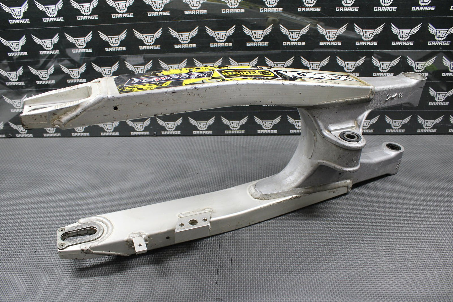 1999 SUZUKI RM125 RM250 OEM SWINGARM SWING ARM REAR SUSPENSION 61000 - 37E10 - hggarage