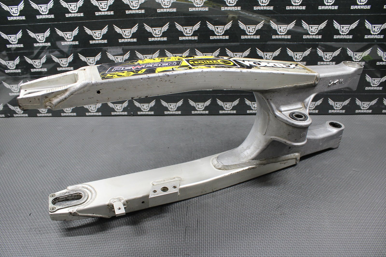 1999 SUZUKI RM125 RM250 OEM SWINGARM SWING ARM REAR SUSPENSION 61000 - 37E10 - hggarage
