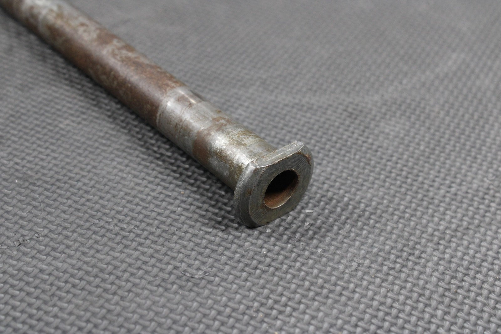 2006 YAMAHA YZ250F OEM REAR AXLE BACK WHEEL RIM PIVOT BOLT AXEL 1C3 - 25381 - 90 - 00 - hggarage