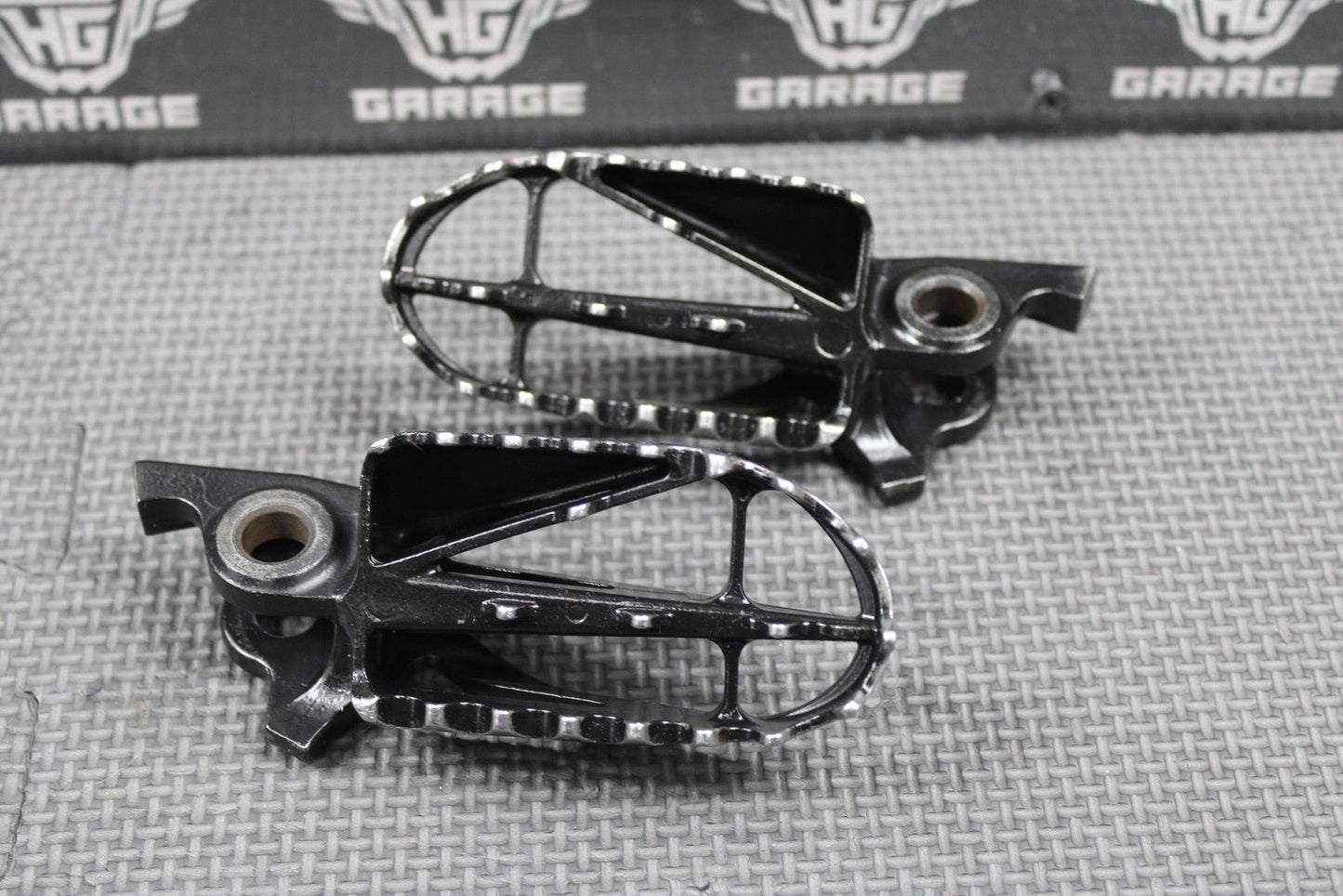 2006 HONDA CRF450X CR125 CR250R OEM RIGHT LEFT FOOT REST PEGS PEDALS FOOTPEGS - hggarage