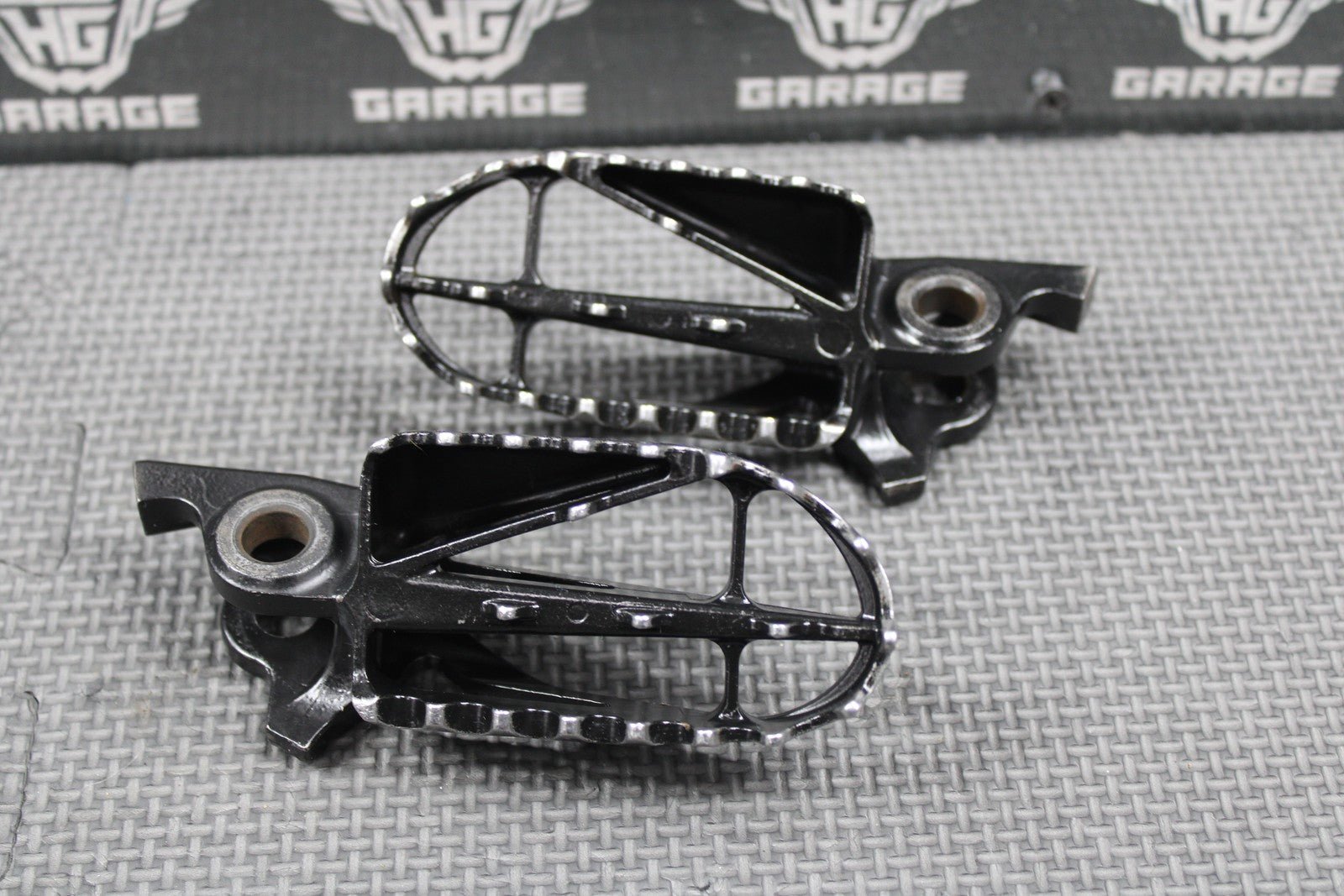 2006 HONDA CRF450X CR125 CR250R OEM RIGHT LEFT FOOT REST PEGS PEDALS FOOTPEGS - hggarage
