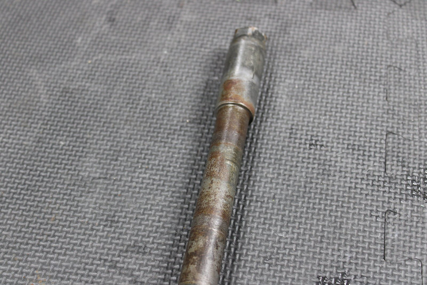 1999 YAMAHA YZ125 OEM FRONT WHEEL RIM AXLE PIVOT BOLT 5BE - 25181 - 00 - 00 - hggarage