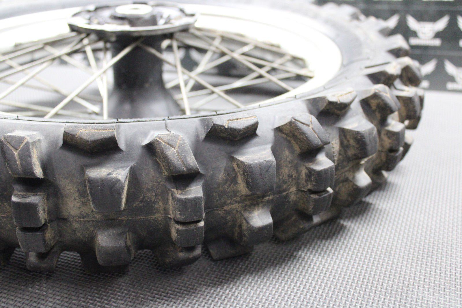 1988 HONDA CR125R OEM 18" x 1.85" REAR BACK WHEEL RIM HUB TIRE 426A5 - KS6 - 832ZA - hggarage