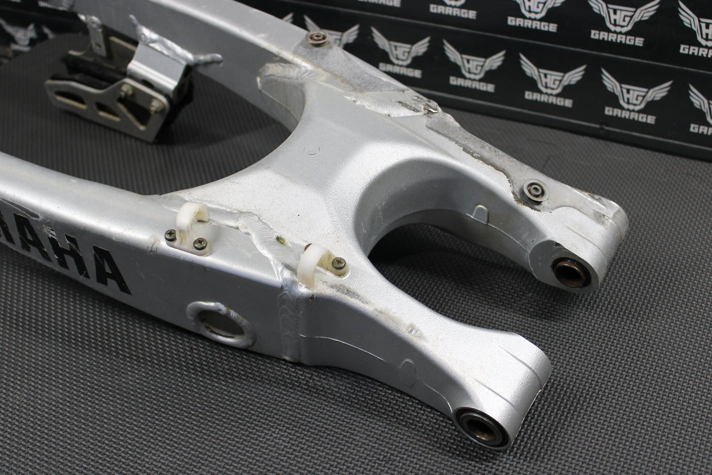 2002 Yamaha YZ426F OEM Swingarm Swing Arm Suspension 5NY - 22110 - 00 - 00 - hggarage