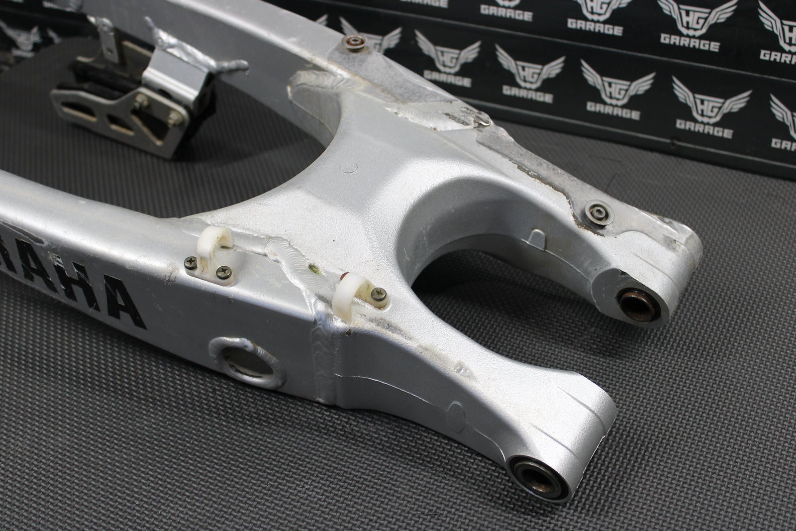 2002 Yamaha YZ426F OEM Swingarm Swing Arm Suspension 5NY - 22110 - 00 - 00 - hggarage