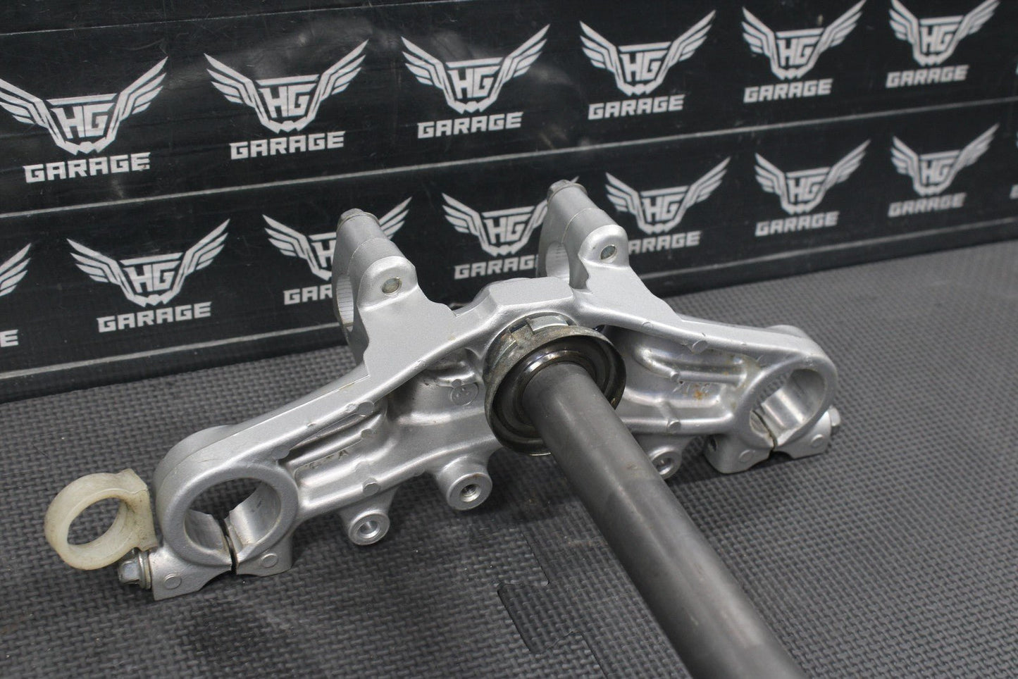1987 YAMAHA TW200 OEM FRONT FORKS LOWER UPPER TRIPLE TREE STEM CLAMP ASSEMBLY - hggarage