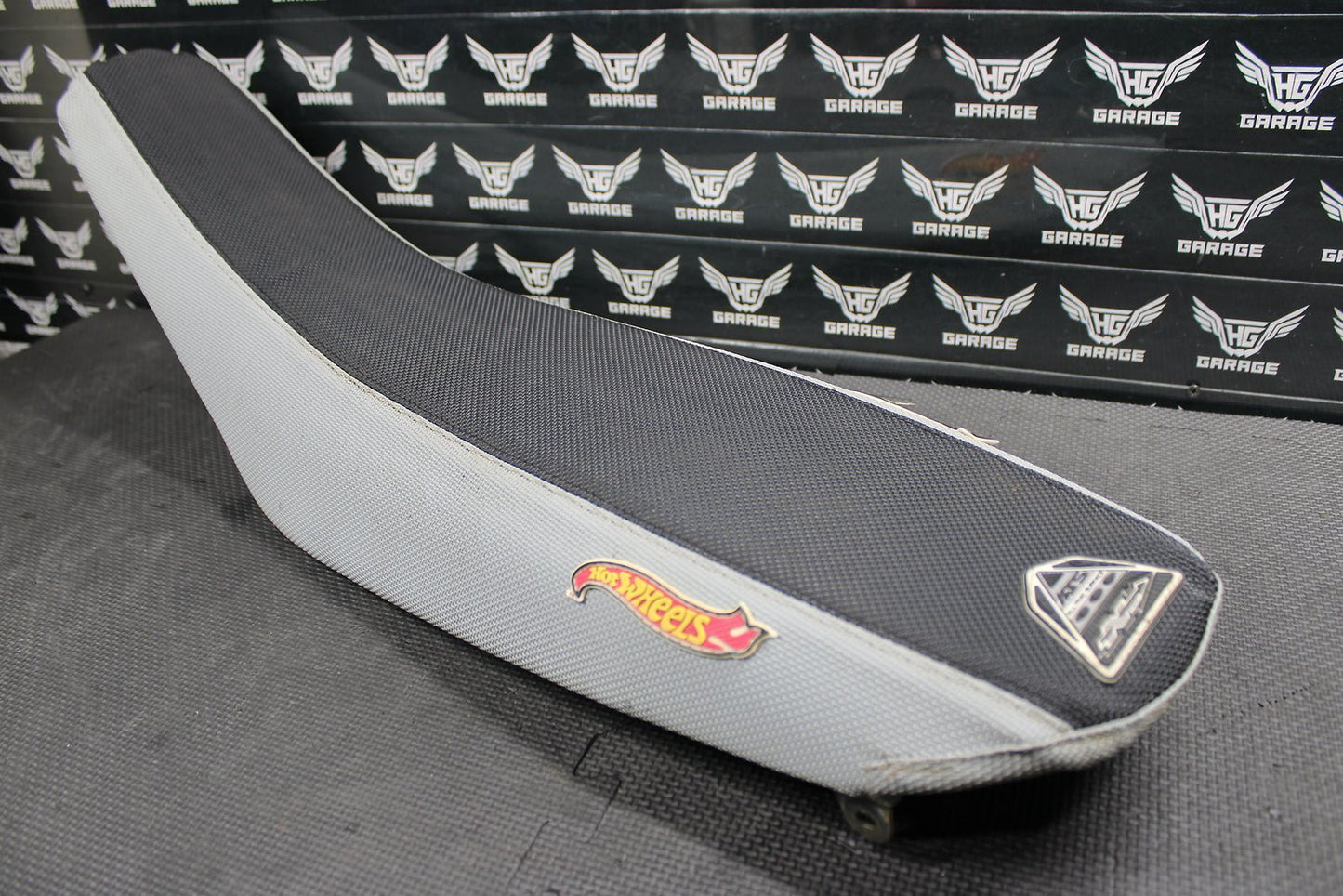 2006 Suzuki 05 - 07 RMZ450 RMZ450Z OEM Seat Saddle Cover Foam Pan 45100 - 35G10 - Cep - hggarage