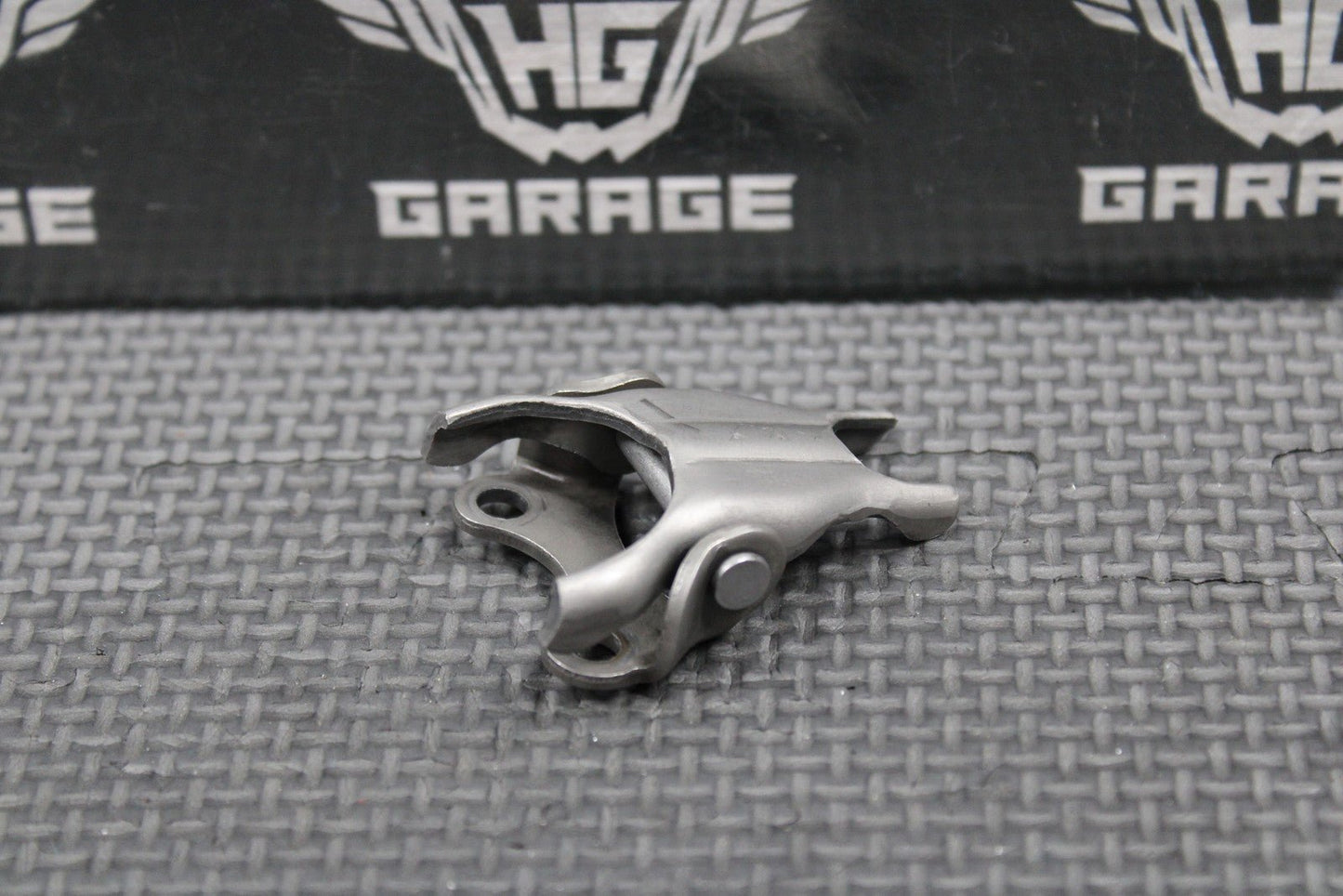 1988 88 - 91 HONDA CR250R OEM EXHAUST VALVE GOVERNOR ROCKER ARM PLATE & HOLDER - hggarage