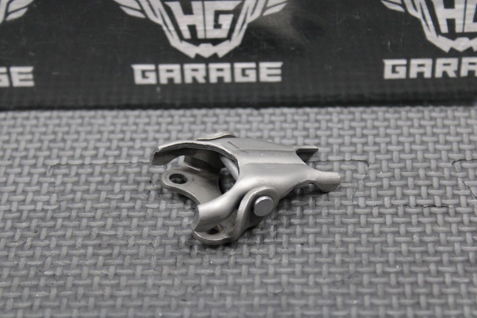1988 88 - 91 HONDA CR250R OEM EXHAUST VALVE GOVERNOR ROCKER ARM PLATE & HOLDER - hggarage