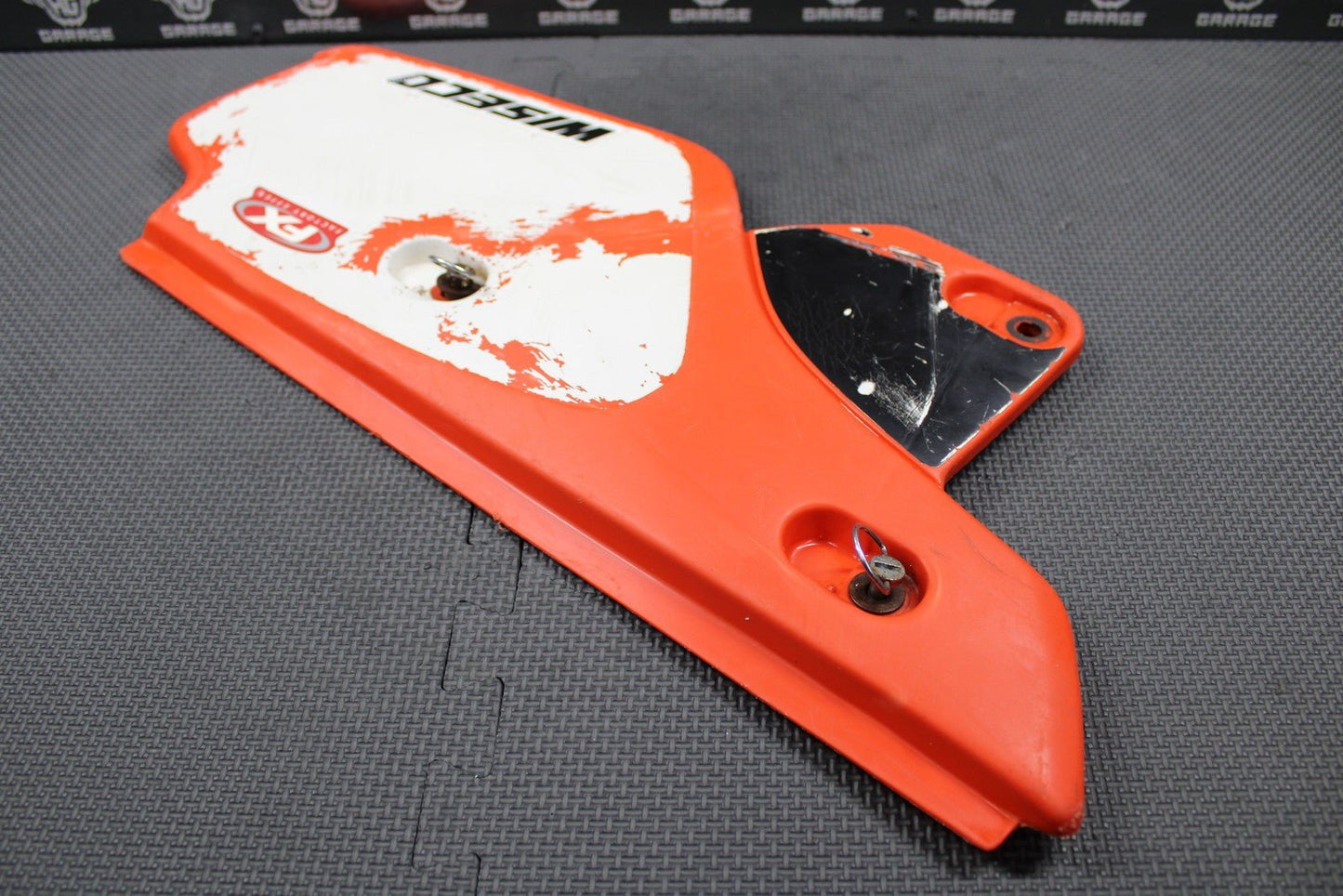 1989 HONDA XR250R OEM LEFT REAR PLASTIC PANEL PLATE AIRBOX COVER 83603 - KT1 - 900ZB - hggarage