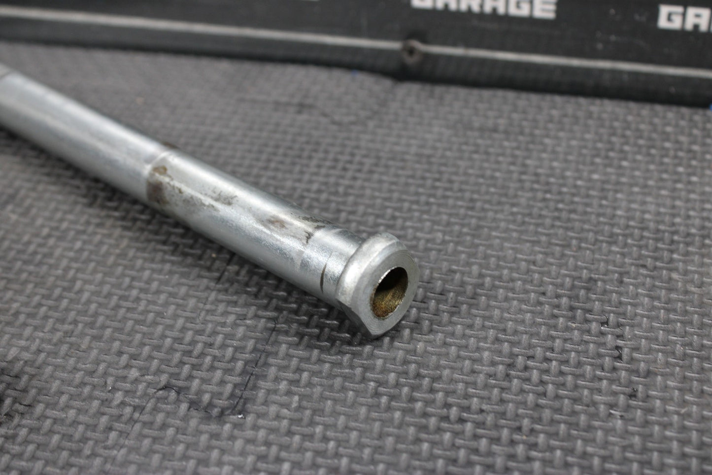 2005 YAMAHA YZ450F OEM REAR BACK SWINGARM BOLT SUSPENSION PIVOT MINT! - hggarage