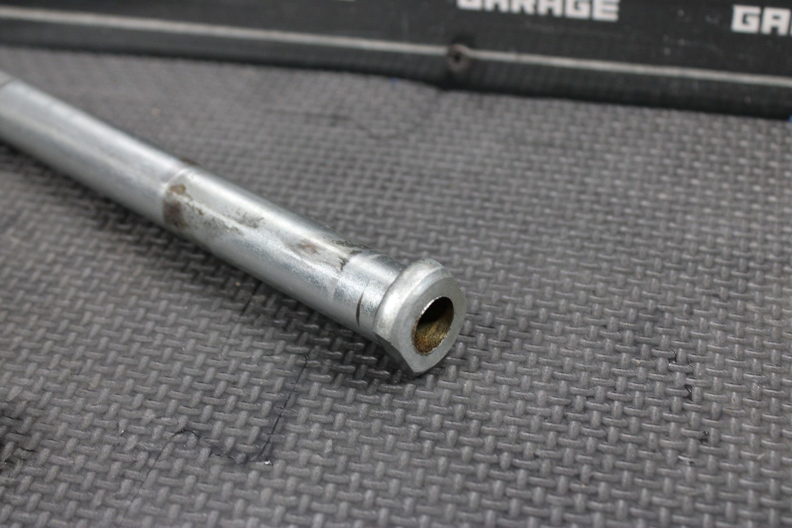 2005 YAMAHA YZ450F OEM REAR BACK SWINGARM BOLT SUSPENSION PIVOT MINT! - hggarage