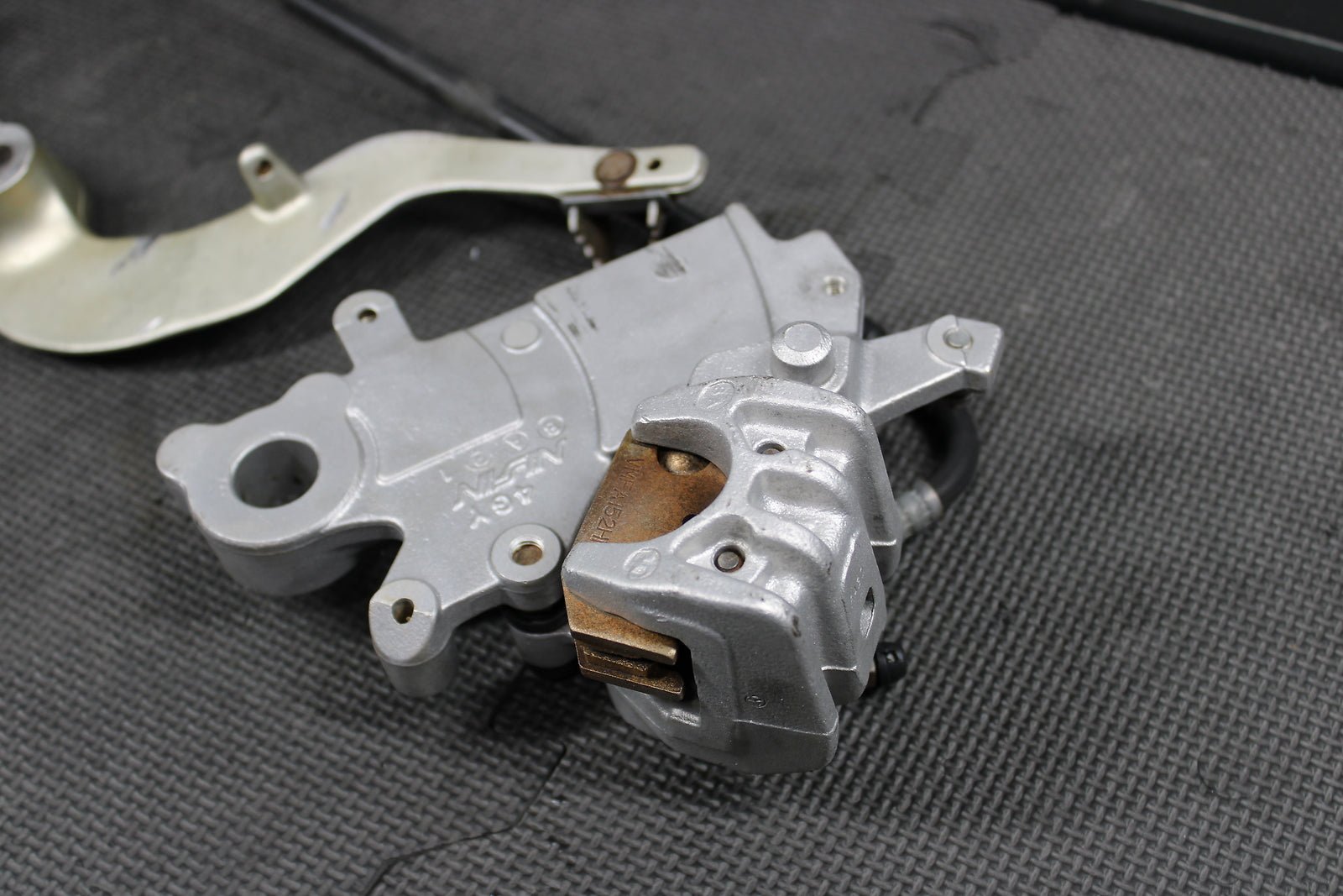 1998 YAMAHA YZ400F OEM NISSIN REAR BACK BRAKE CALIPER MASTER CYLINDER LEVER - hggarage