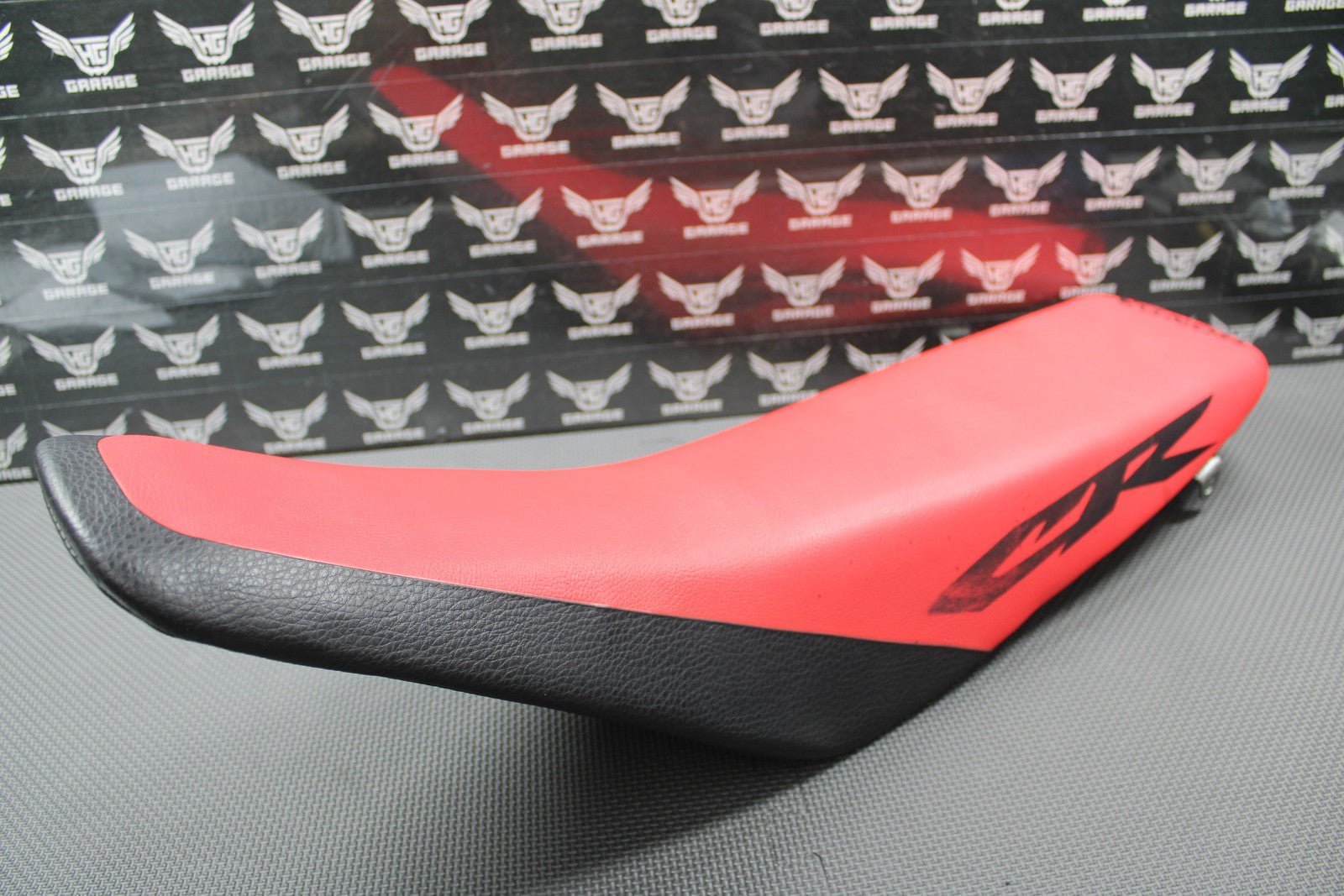 1997 HONDA CR250R OEM SEAT SADDLE FOAM PAN COMPLETE ORIGINAL 77100 - KZ3 - B00 NICE! - hggarage