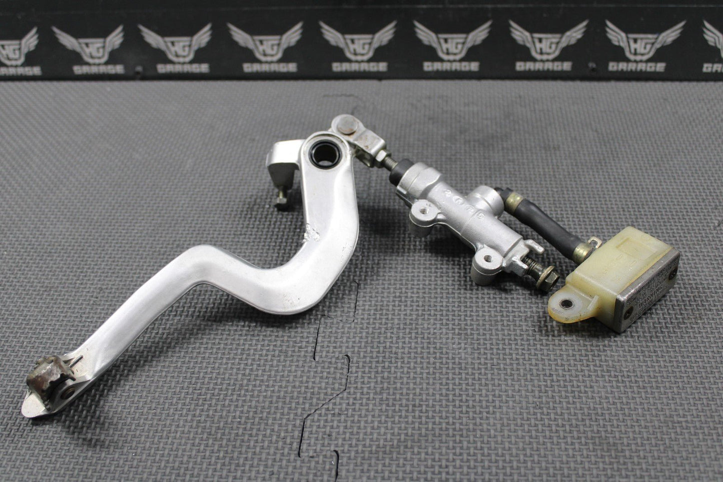 2003 KAWASAKI KLX400SR OEM REAR BACK BRAKE MASTER CYLINDER W RESERVOIR & PEDAL - hggarage