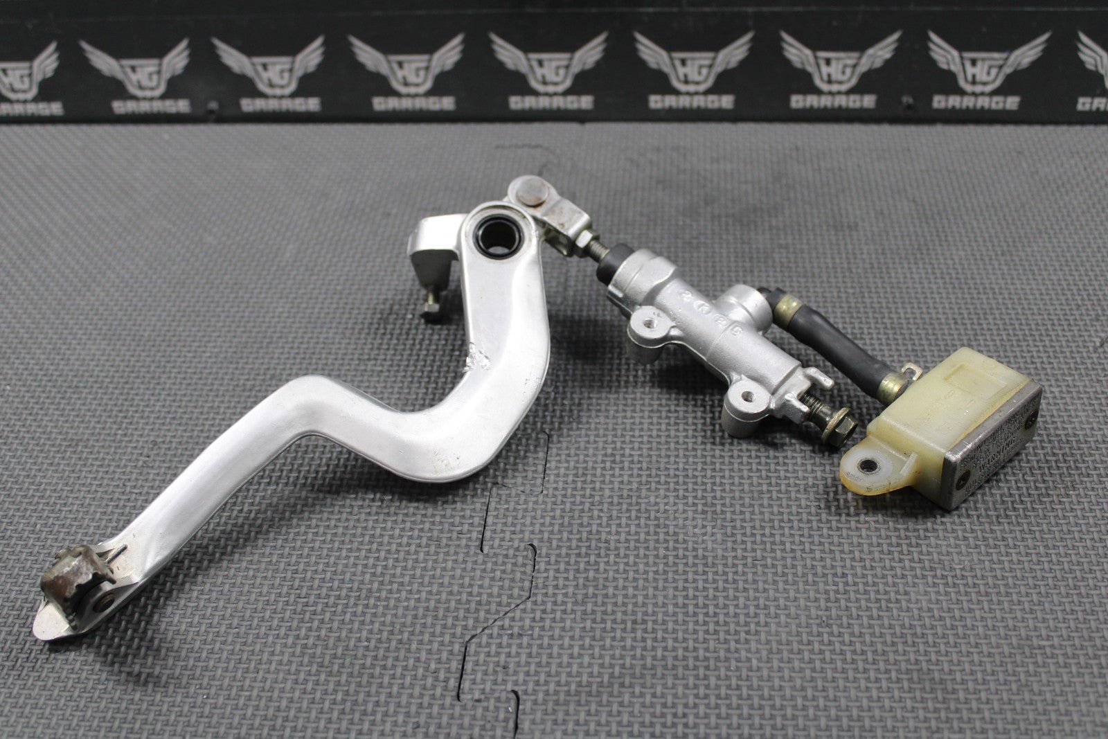 2003 KAWASAKI KLX400SR OEM REAR BACK BRAKE MASTER CYLINDER W RESERVOIR & PEDAL - hggarage