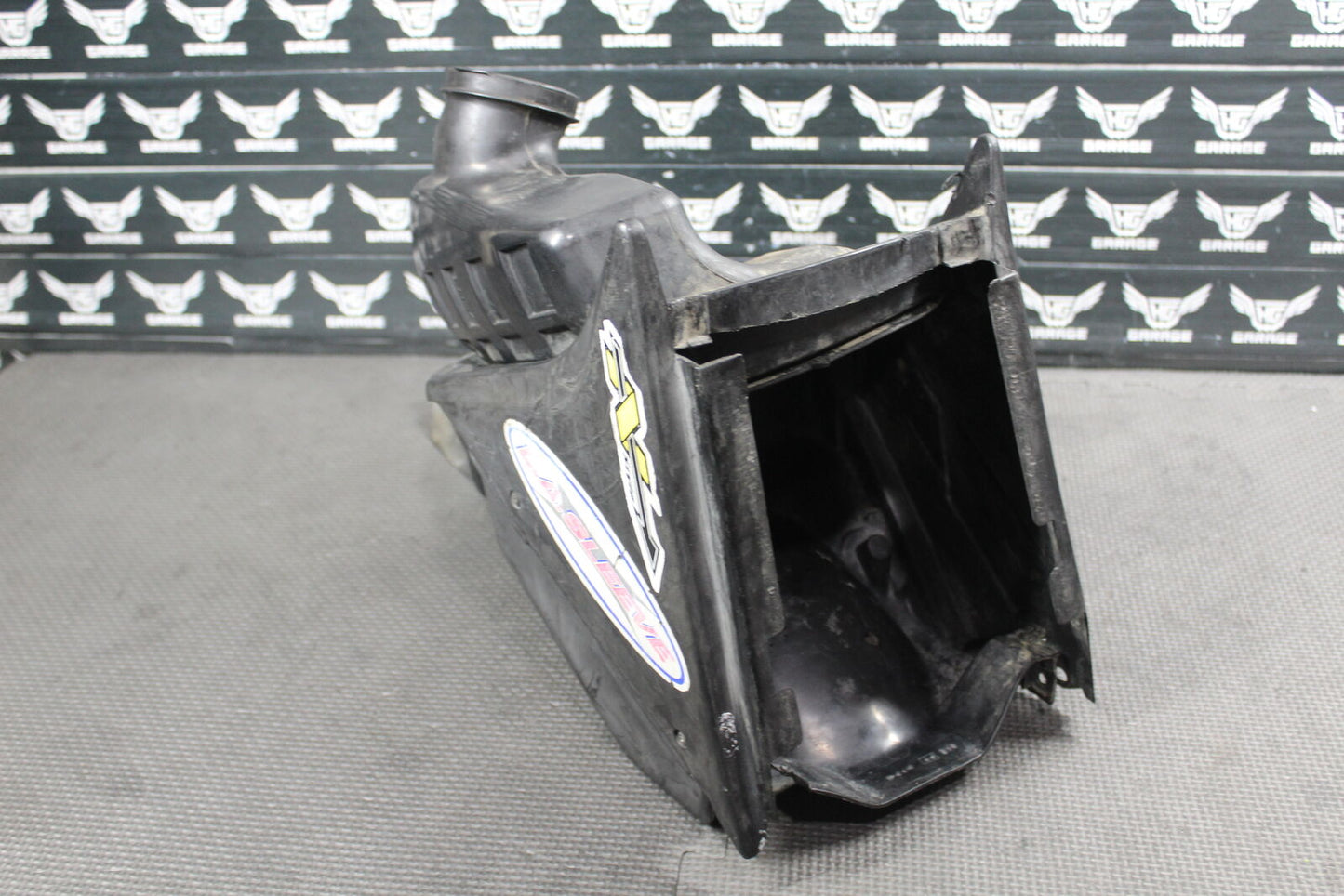 1997 SUZUKI RM250 OEM AIRBOX INTAKE AIR CLEANER CASE 13700-37E00 13881-37E00