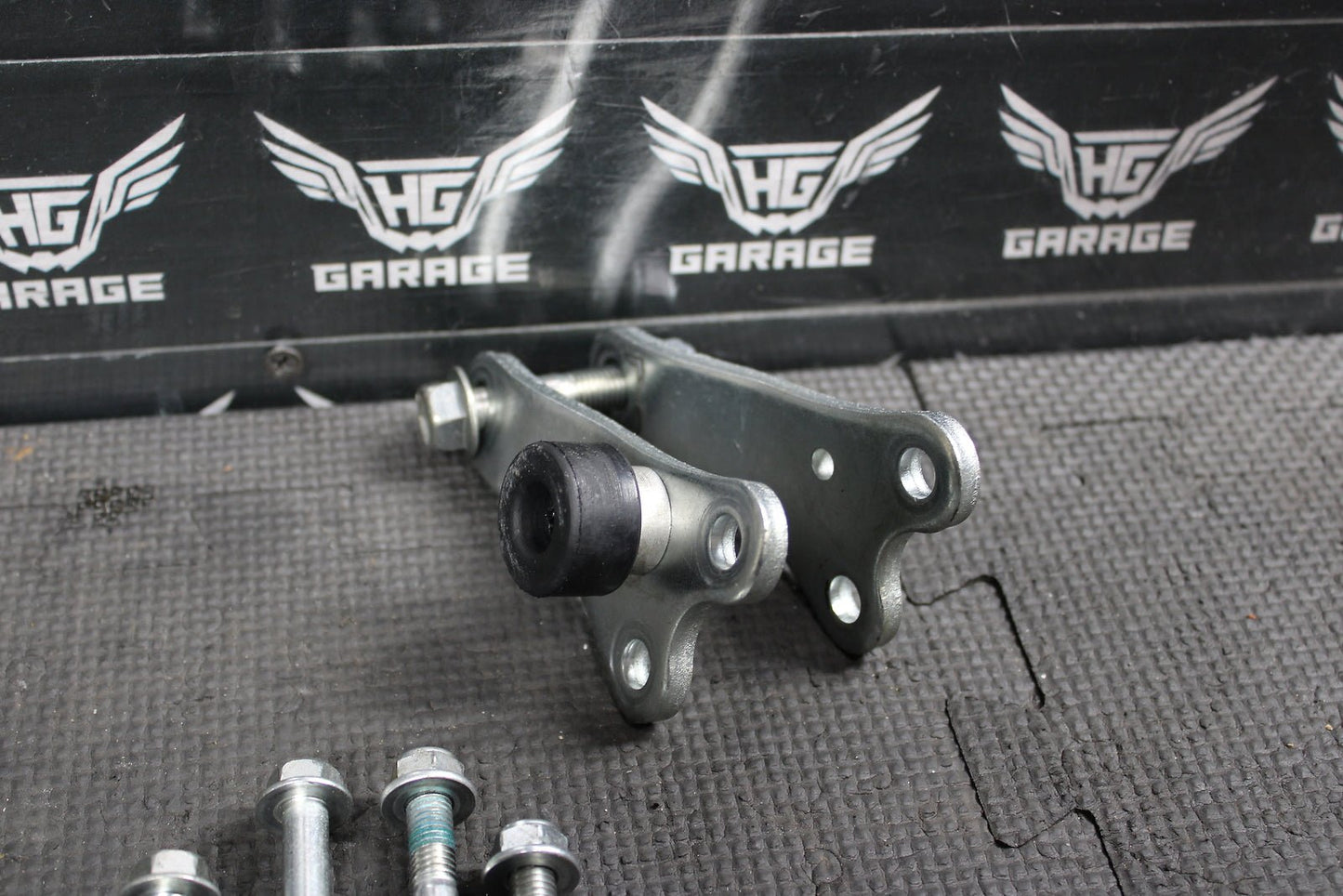 2013 SUZUKI DRZ400SM OEM ENGINE MOTOR MOUNT STAY BRACKETS - hggarage