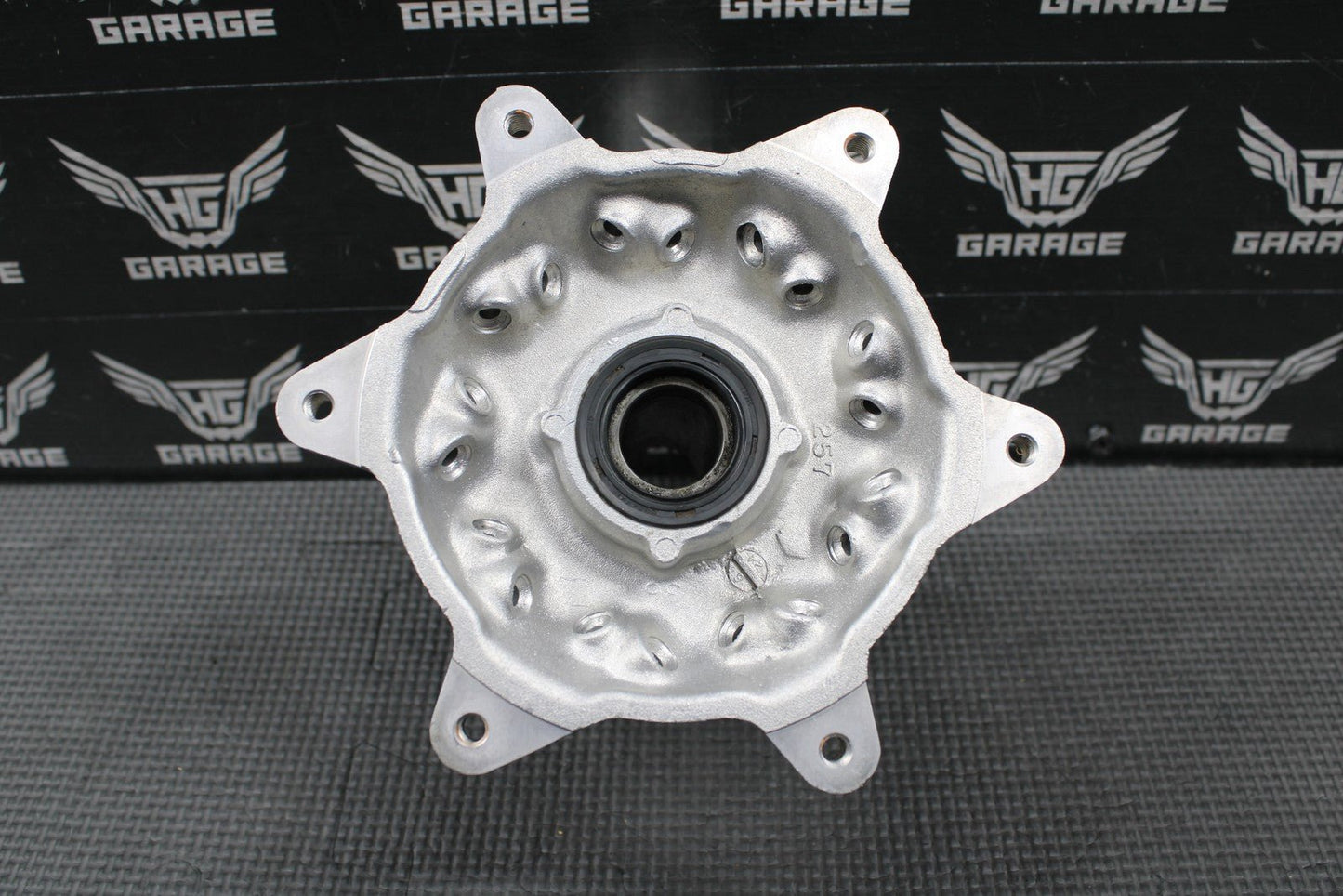 2000 97 - 00 SUZUKI RM125 RM250 OEM FRONT WHEEL HUB 54111 - 36E10 - hggarage