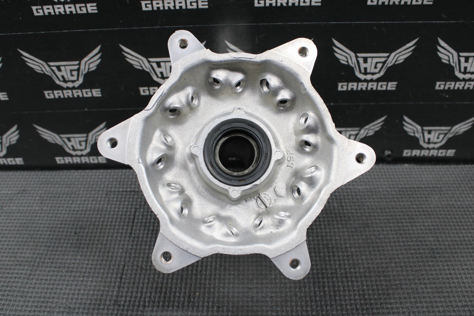 2000 97 - 00 SUZUKI RM125 RM250 OEM FRONT WHEEL HUB 54111 - 36E10 - hggarage