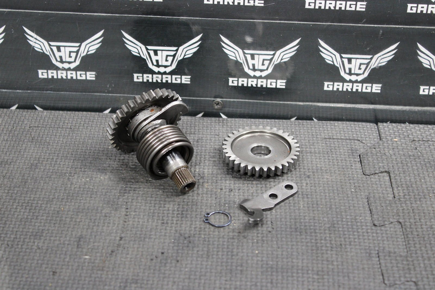 2005 Kawasaki KX100 KX85 OEM Kickstart Kick Start Shaft W Idler Gear Assembly - hggarage