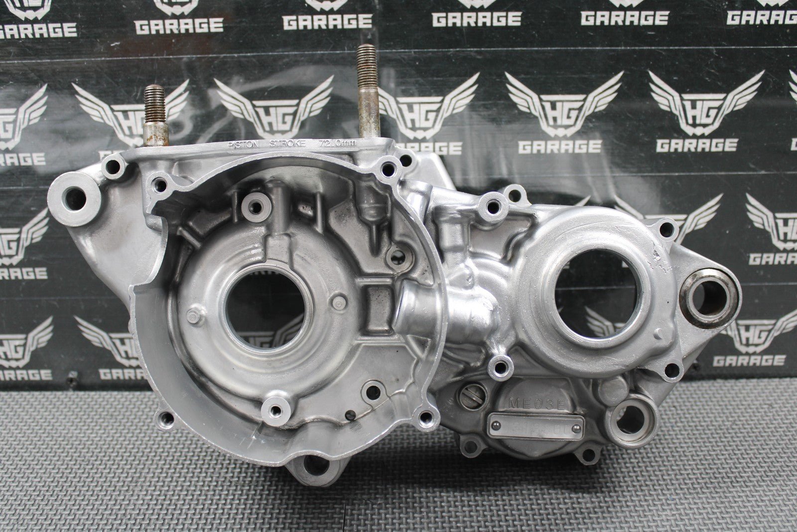 2000 2001 HONDA CR250R OEM LEFT ENGINE CRANKCASE CRANK CASE 11200 - KZ3 - P00 NICE!! - hggarage