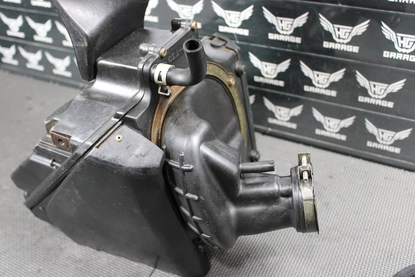 1998 YAMAHA YZ400F OEM AIRBOX AIR CLEANER FILTER INTAKE BOX 5BE - 14453 - 00 - 00 - hggarage