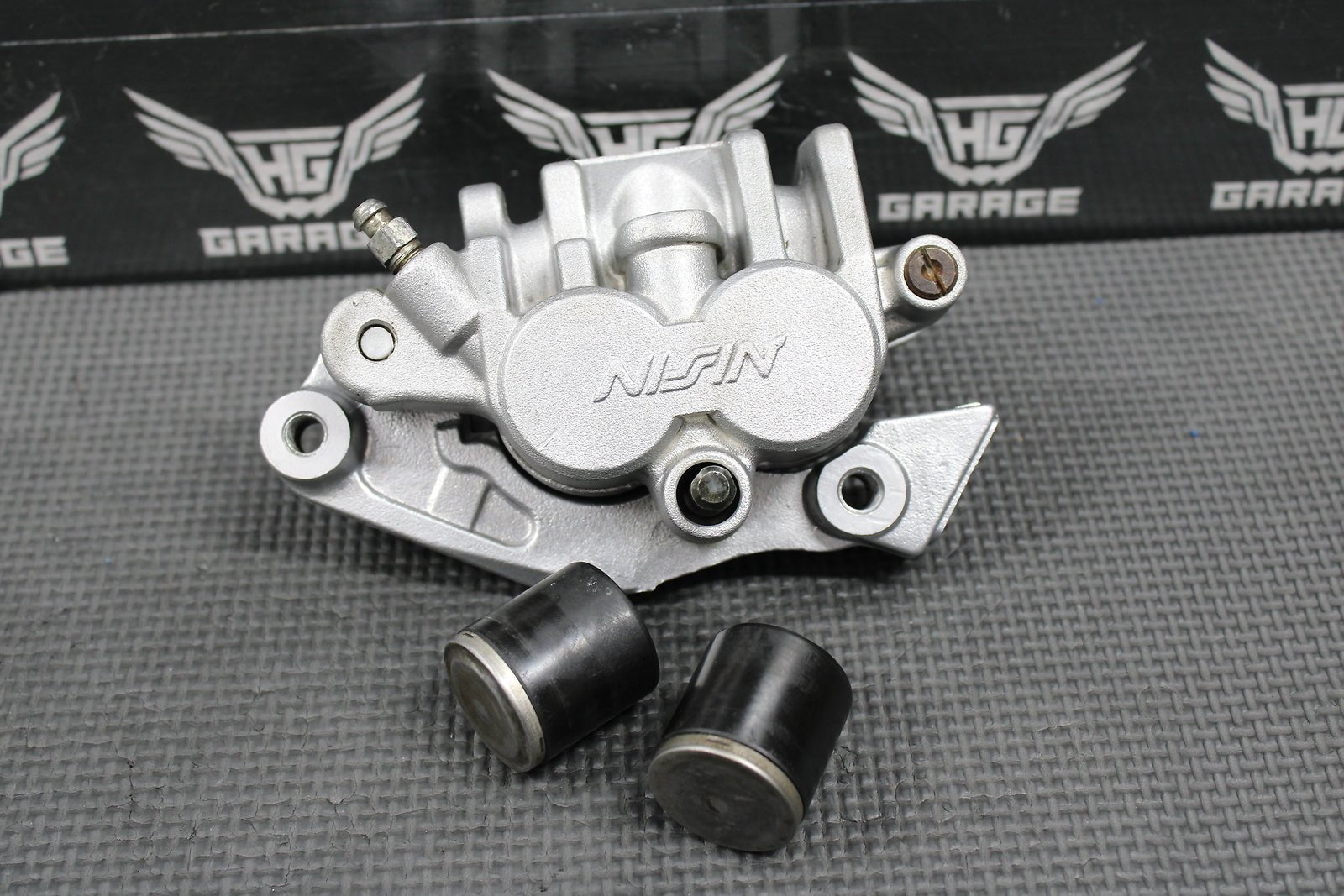 1995 HONDA CR250R OEM NISSIN FRONT BRAKE CALIPER & BRACKET 45150 - MAC - 681 NICE - hggarage