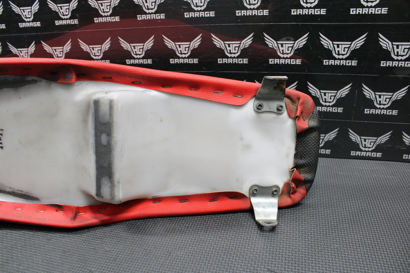 2004 2005 HONDA CRF250R OEM SEAT SADDLE FOAM PAN COMPLETE 77100 - KRN - 730 - hggarage