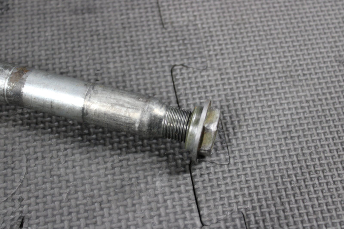 1998 YAMAHA YZ400F OEM FRONT WHEEL RIM AXLE PIVOT BOLT 5BE - 25181 - 00 - 00 - hggarage