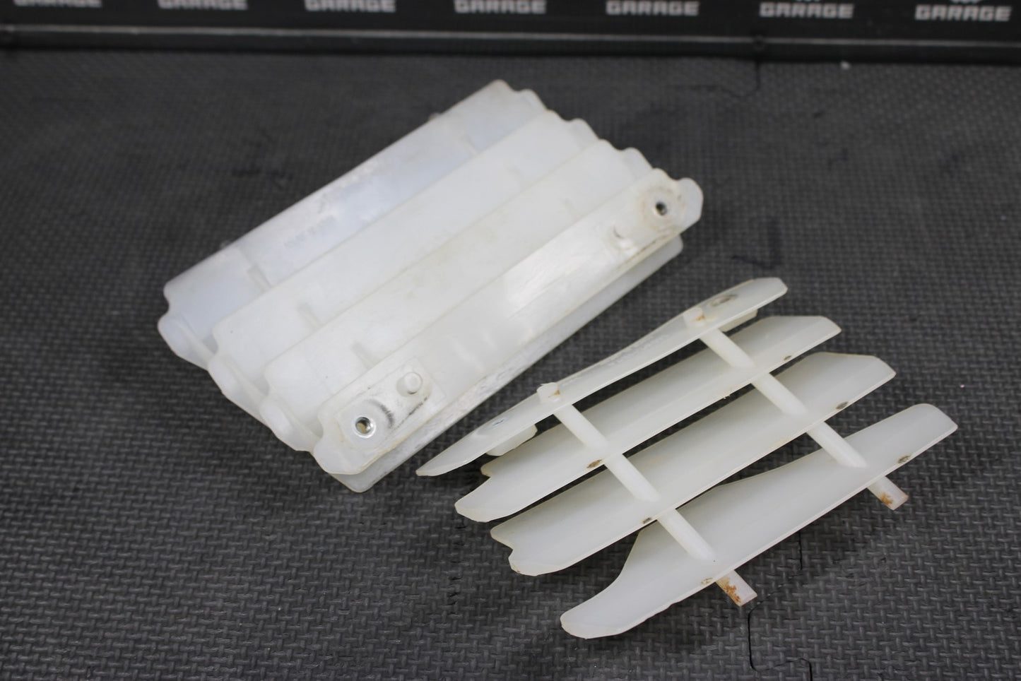 2004 00 - 08 KAWASAKI KX65 OEM RADIATOR GUARD SHIELD LOUVER VENT 14037 - 0047 - RZ - hggarage