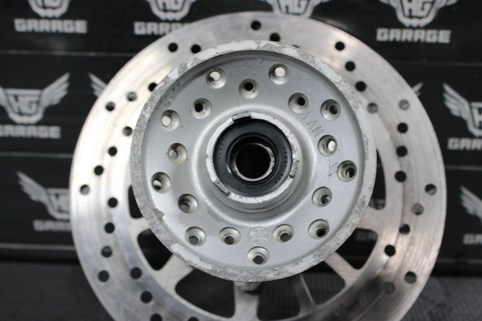 2002 YAMAHA 99 - 04 TTR225 05 - 22 TTR230 OEM FRONT WHEEL RIM HUB 4AN - F5111 - 10 - 35 - hggarage