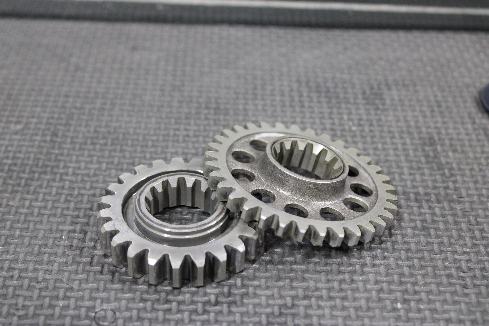 2005 YAMAHA YZ450F OEM ENGINE MOTOR CRANKSHAFT PRIMARY DRIVE GEAR GEARS GOOD! - hggarage
