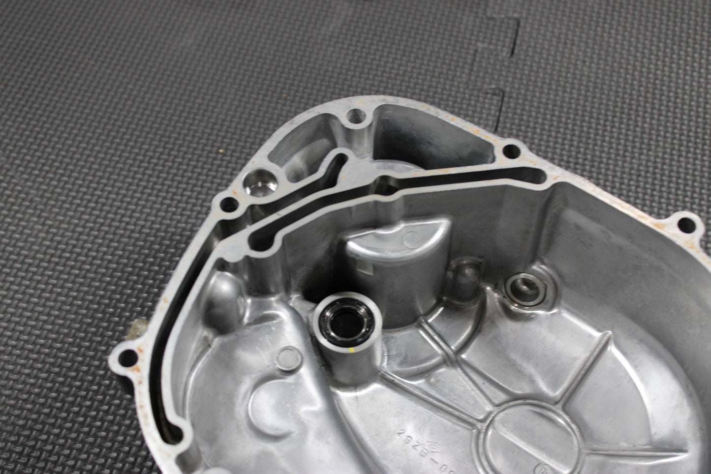 2005 SUZUKI DR200SE 01 - 05 OEM ENGINE MOTOR RIGHT SIDE CLUTCH COVER 11340 - 42A30 - hggarage