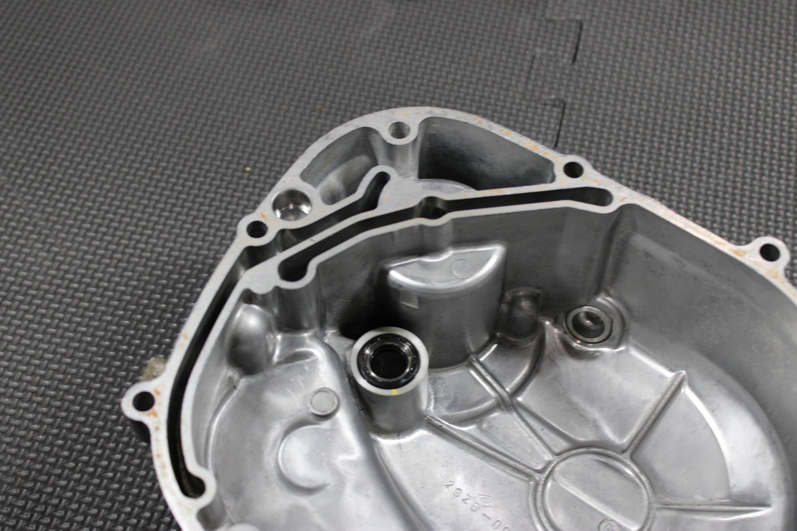 2005 SUZUKI DR200SE 01 - 05 OEM ENGINE MOTOR RIGHT SIDE CLUTCH COVER 11340 - 42A30 - hggarage