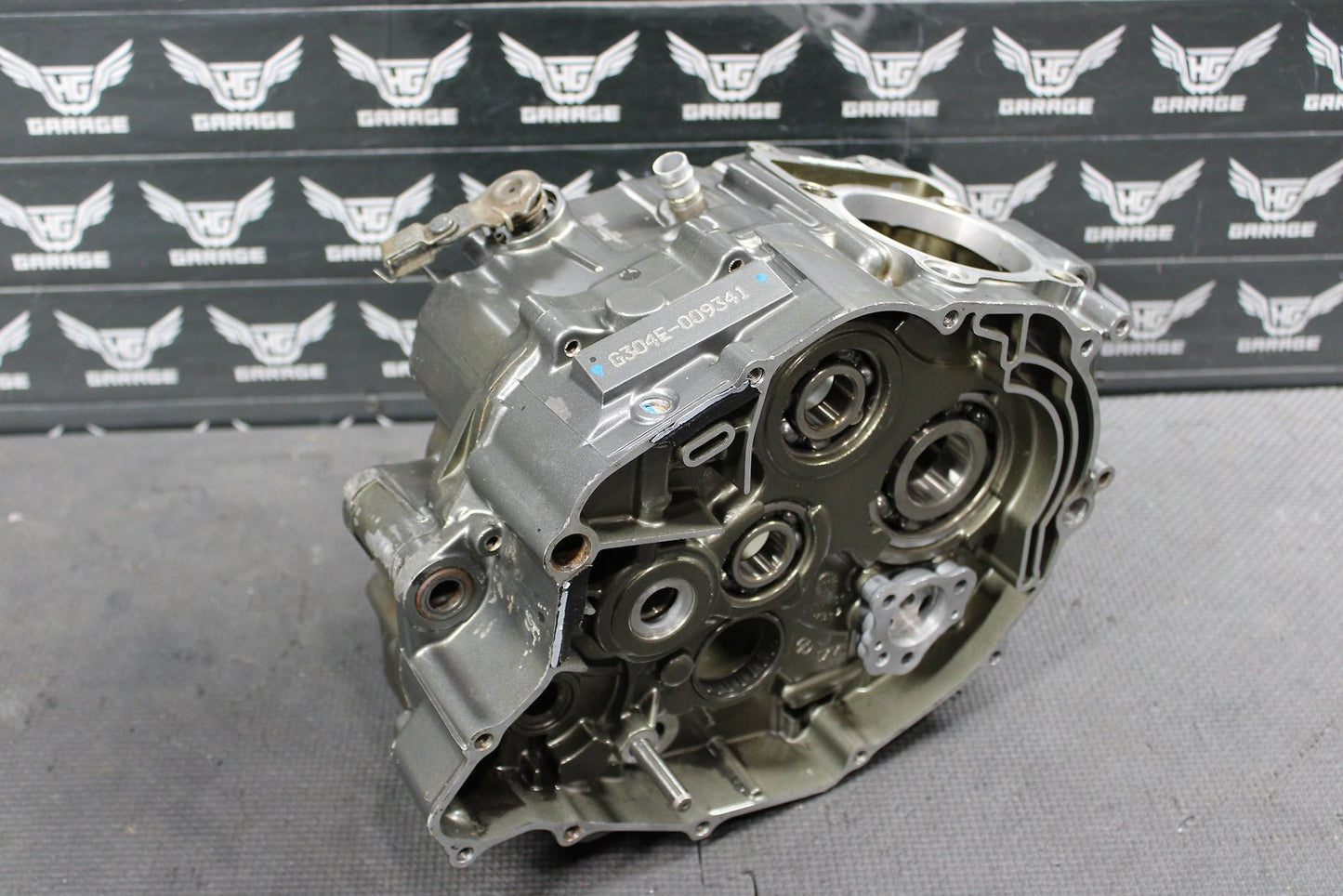 2001 YAMAHA TTR225 OEM LEFT RIGHT ENGINE MOTOR CRANKCASE CRANK CASES BLOCK - hggarage
