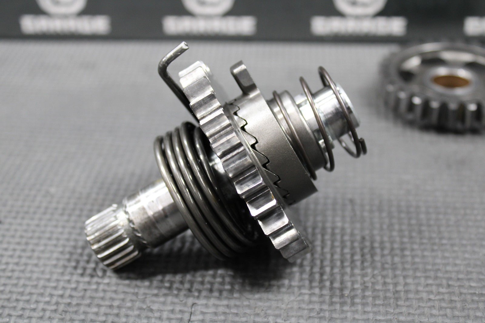 2003 SUZUKI 01 - 04 RM250 OEM KICKSTART KICK START SHAFT W IDLER GEAR 26211 - 05D03 - hggarage