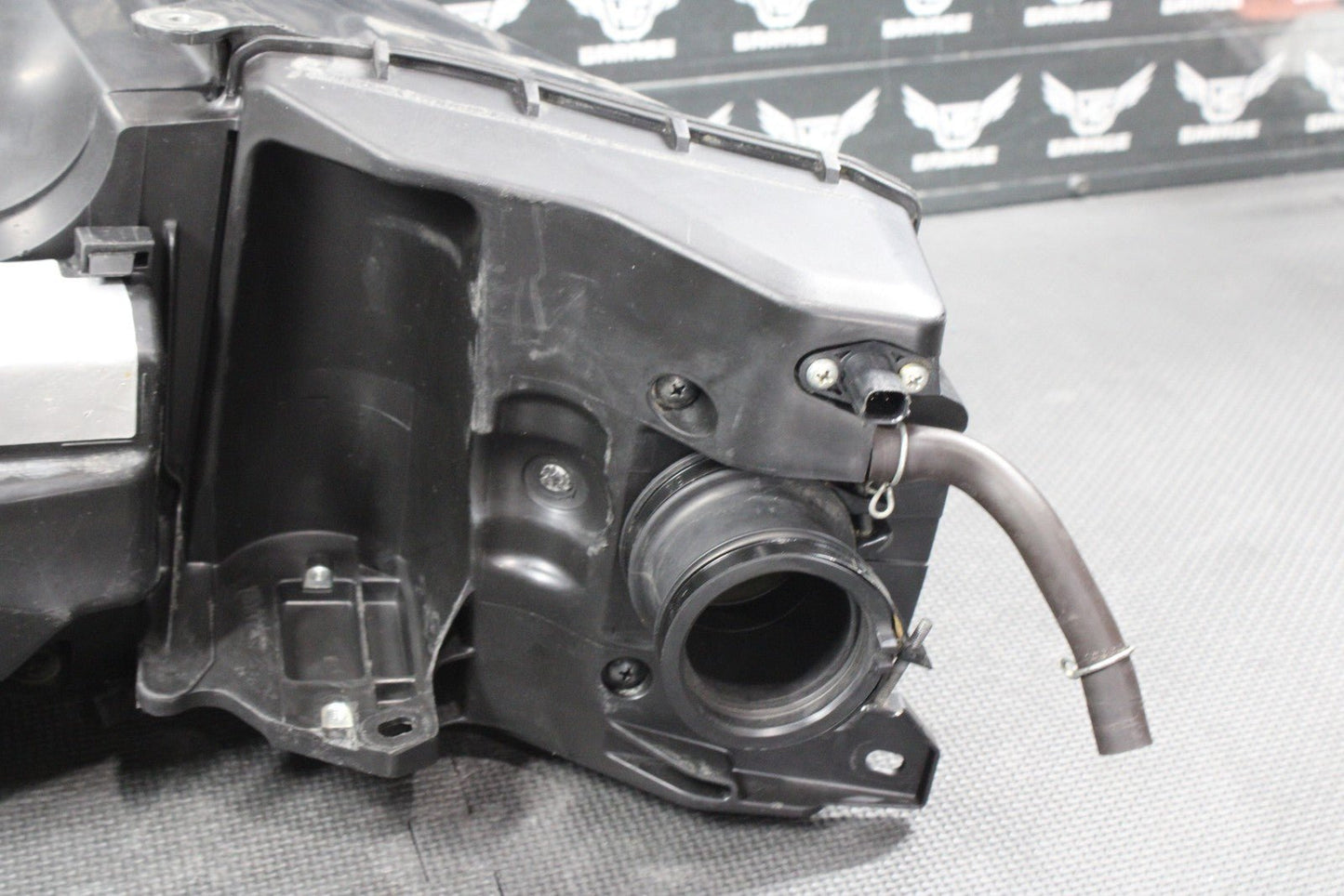 2023 HONDA CRF250R OEM AIRBOX INTAKE AIR CLEANER CASE HOUSING ELEMENT COMPLETE - hggarage