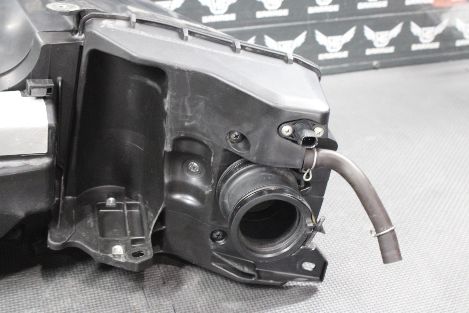 2023 HONDA CRF250R OEM AIRBOX INTAKE AIR CLEANER CASE HOUSING ELEMENT COMPLETE - hggarage