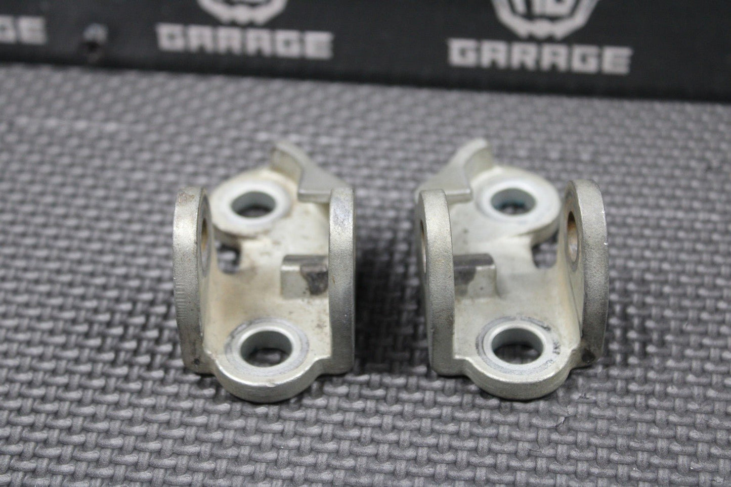 2019 SUZUKI RMZ250 RMZ450 OEM RIGHT LEFT FOOTPEG FOOTREST MOUNTING BRACKETS - hggarage