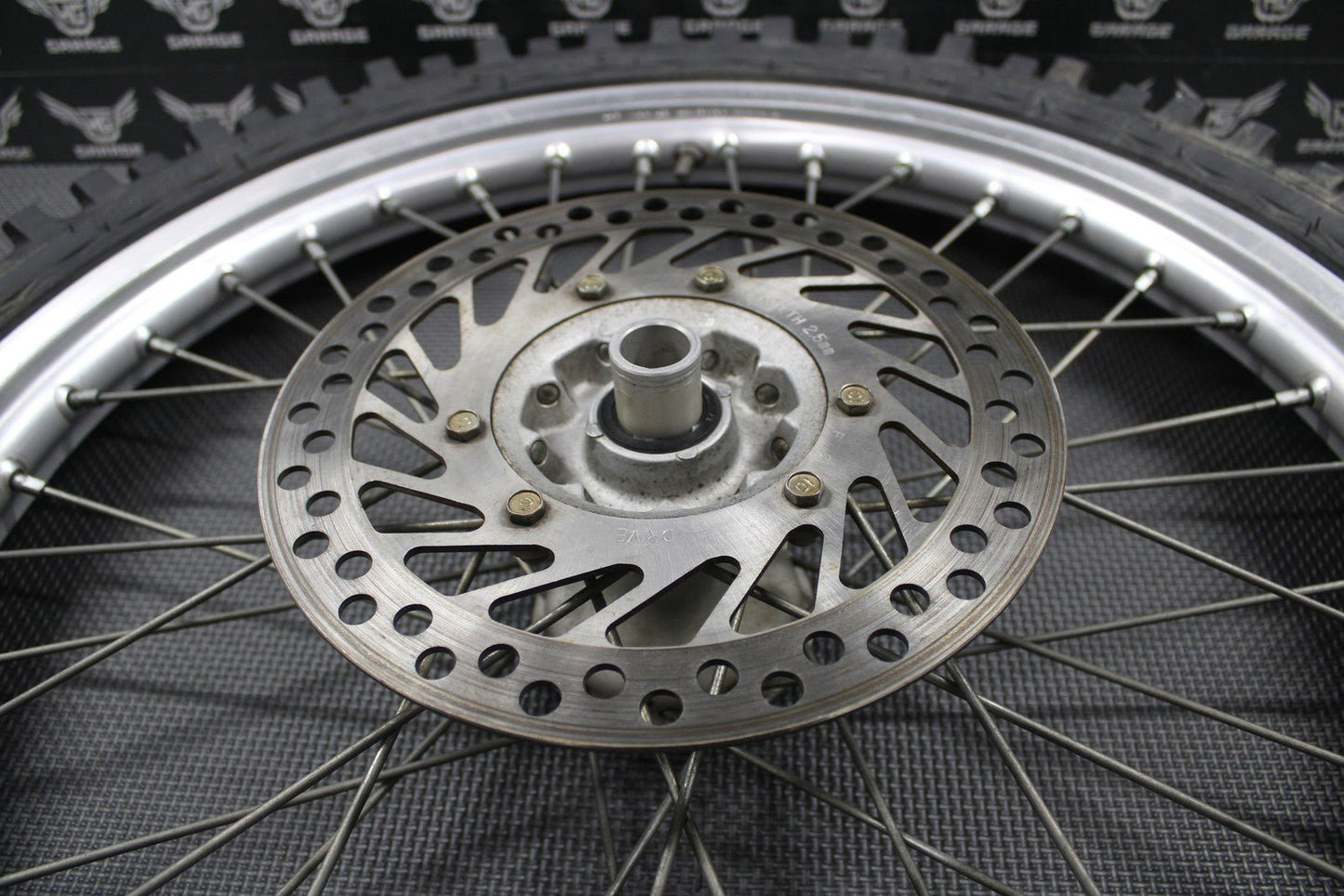 2001 HONDA 95 - 01 CR500R OEM ORIGINAL FRONT WHEEL RIM HUB ROTOR 44650 - MAC - 680 - hggarage