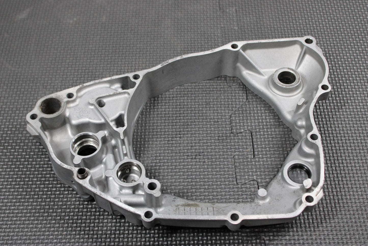 2014 KAWASAKI 09 - 14 KX250F OEM ENGINE MOTOR INNER CLUTCH COVER 14032 - 0136 - hggarage
