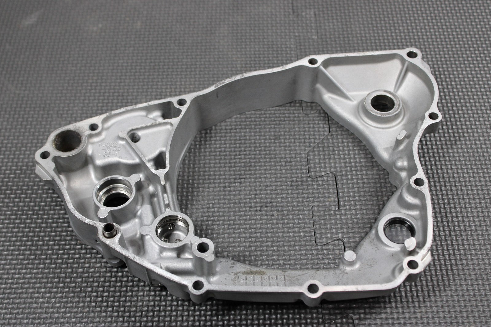 2014 KAWASAKI 09 - 14 KX250F OEM ENGINE MOTOR INNER CLUTCH COVER 14032 - 0136 - hggarage