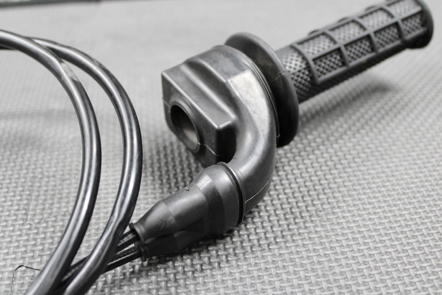 2022 KAWASAKI 21 - 22 KX250 KX250X OEM TWIST THROTTLE HOUSING TUBE CABLES GOOD! - hggarage